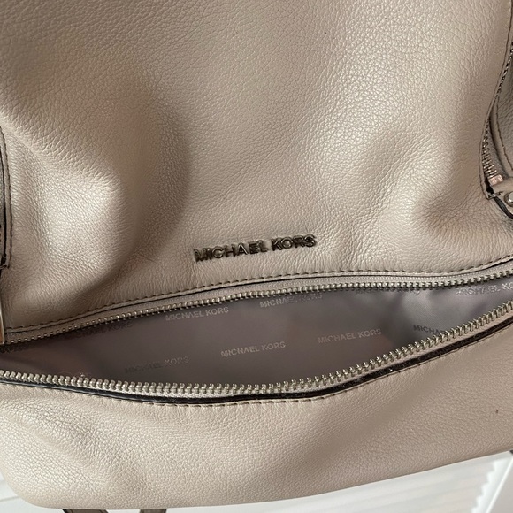 MICHAEL KORS Rhea Zip Backpack - Picture 4 of 6